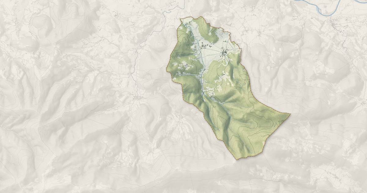 Portrait cartographique de Urau : relief, eau, forêts, bâti et voies, calculés à partir des données de l'IGN