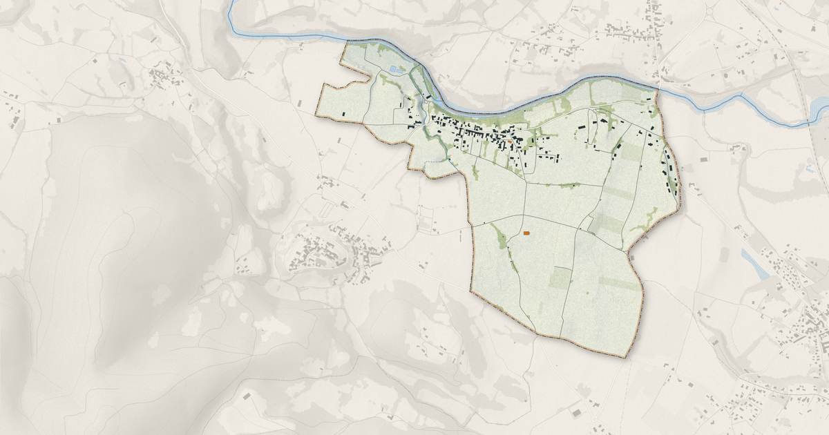 Portrait cartographique de Valcabrère : relief, eau, forêts, bâti et voies, calculés à partir des données de l'IGN