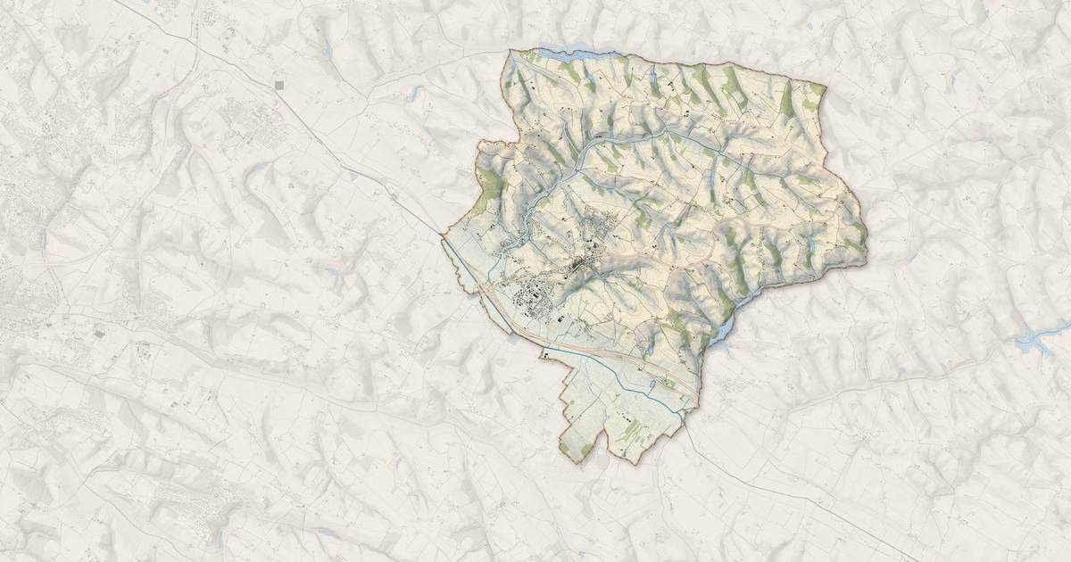 Portrait cartographique de Verfeil : relief, eau, forêts, bâti et voies, calculés à partir des données de l'IGN