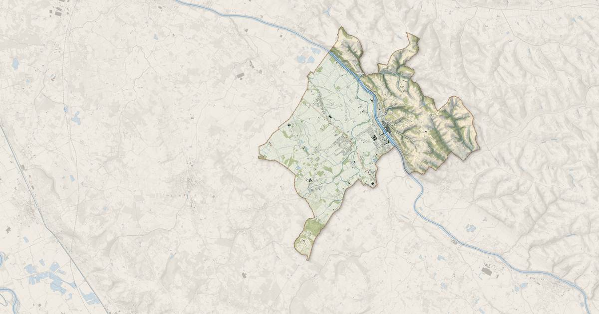 Portrait cartographique de Villemur-sur-Tarn : relief, eau, forêts, bâti et voies, calculés à partir des données de l'IGN