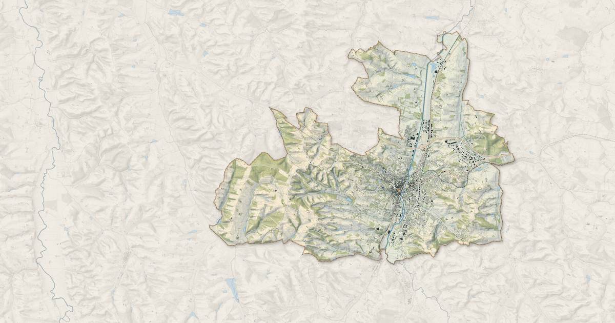 Portrait cartographique de Auch : relief, eau, forêts, bâti et voies, calculés à partir des données de l'IGN