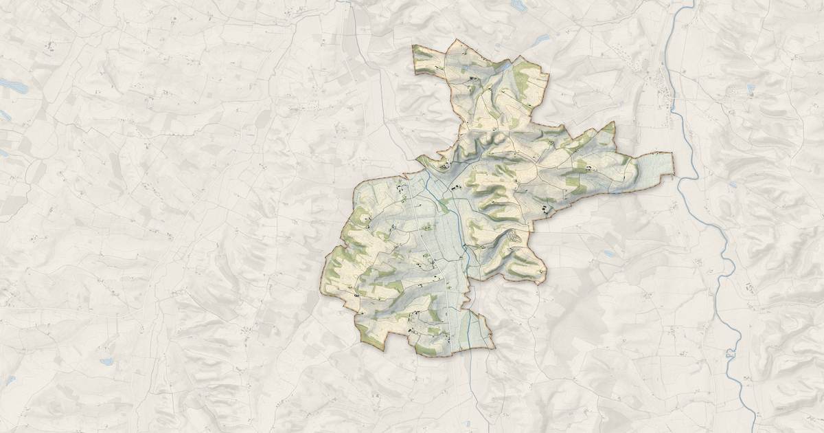 Portrait cartographique de Caillavet : relief, eau, forêts, bâti et voies, calculés à partir des données de l'IGN