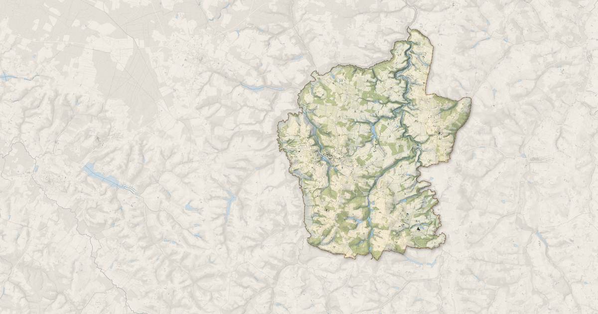 Portrait cartographique de Castelnau d'Auzan Labarrère : relief, eau, forêts, bâti et voies, calculés à partir des données de l'IGN