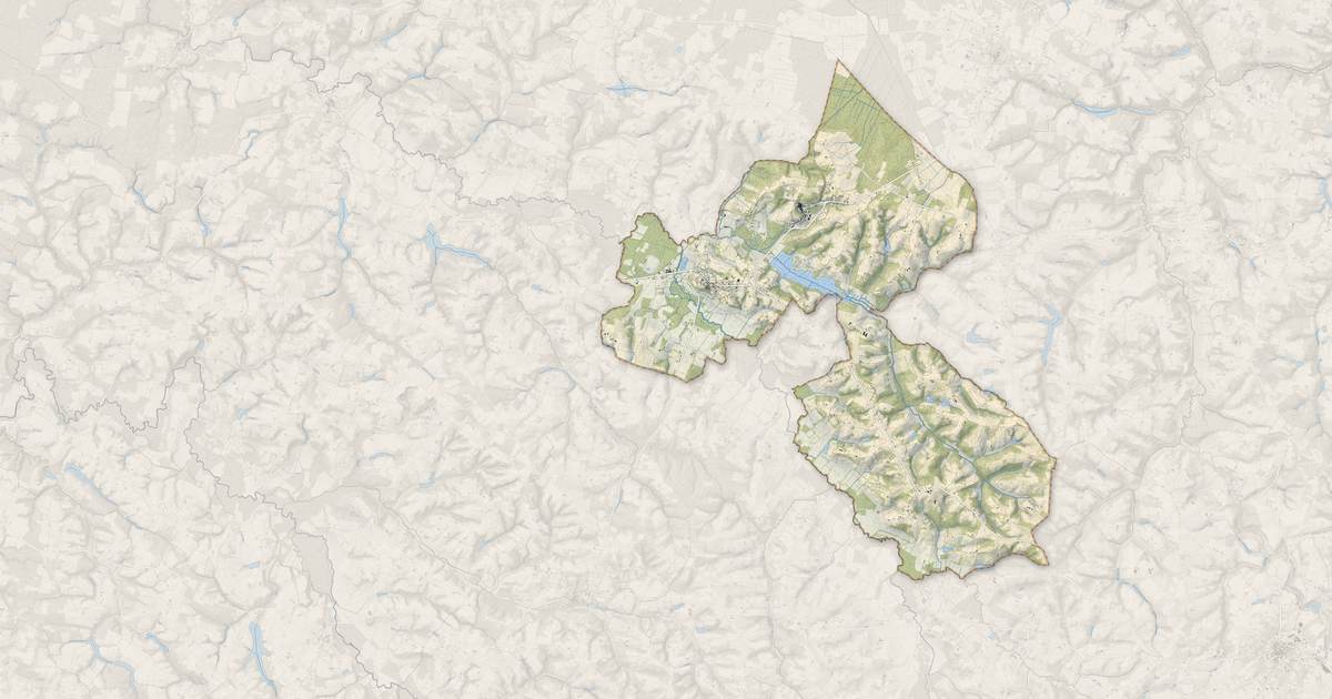 Portrait cartographique de Cazaubon : relief, eau, forêts, bâti et voies, calculés à partir des données de l'IGN