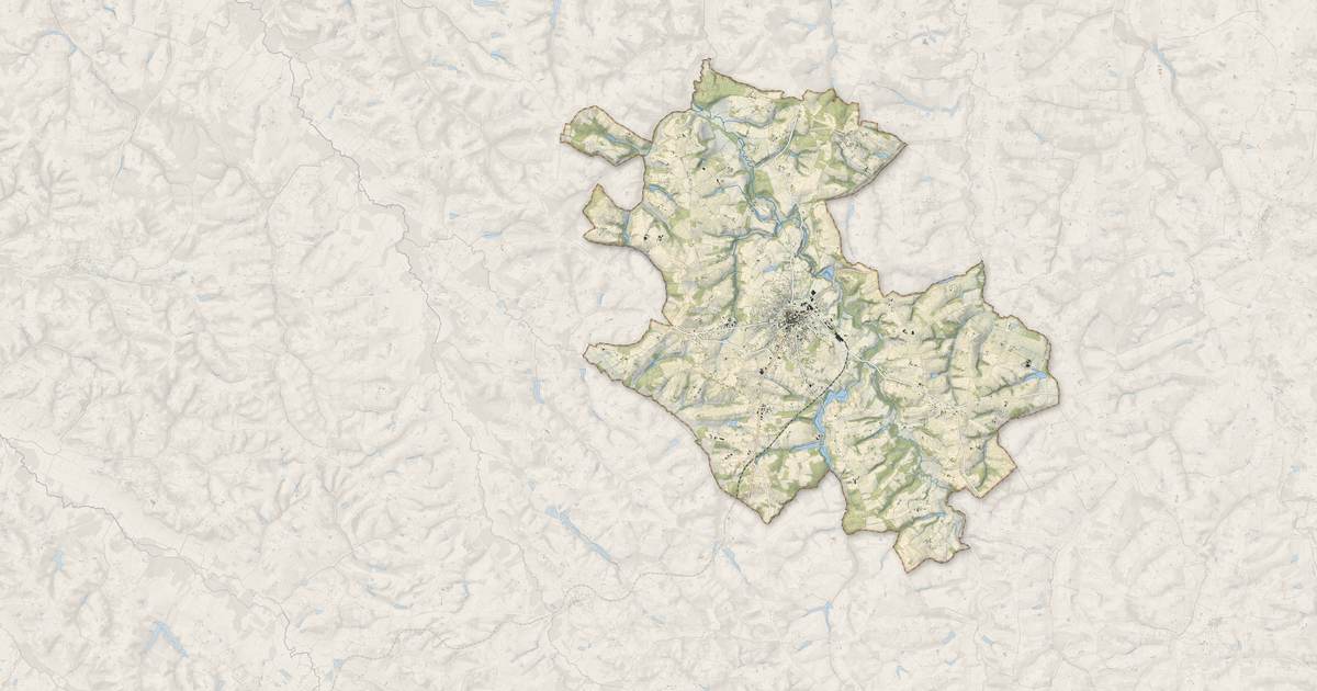 Portrait cartographique de Eauze : relief, eau, forêts, bâti et voies, calculés à partir des données de l'IGN