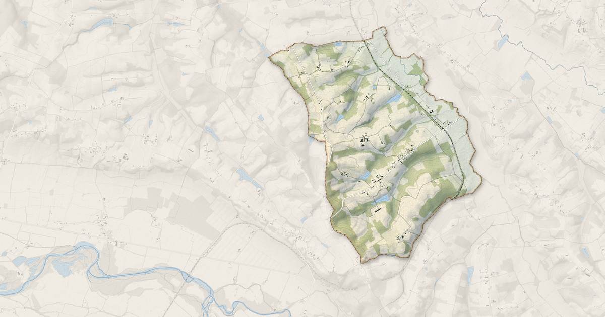 Portrait cartographique de Fustérouau : relief, eau, forêts, bâti et voies, calculés à partir des données de l'IGN