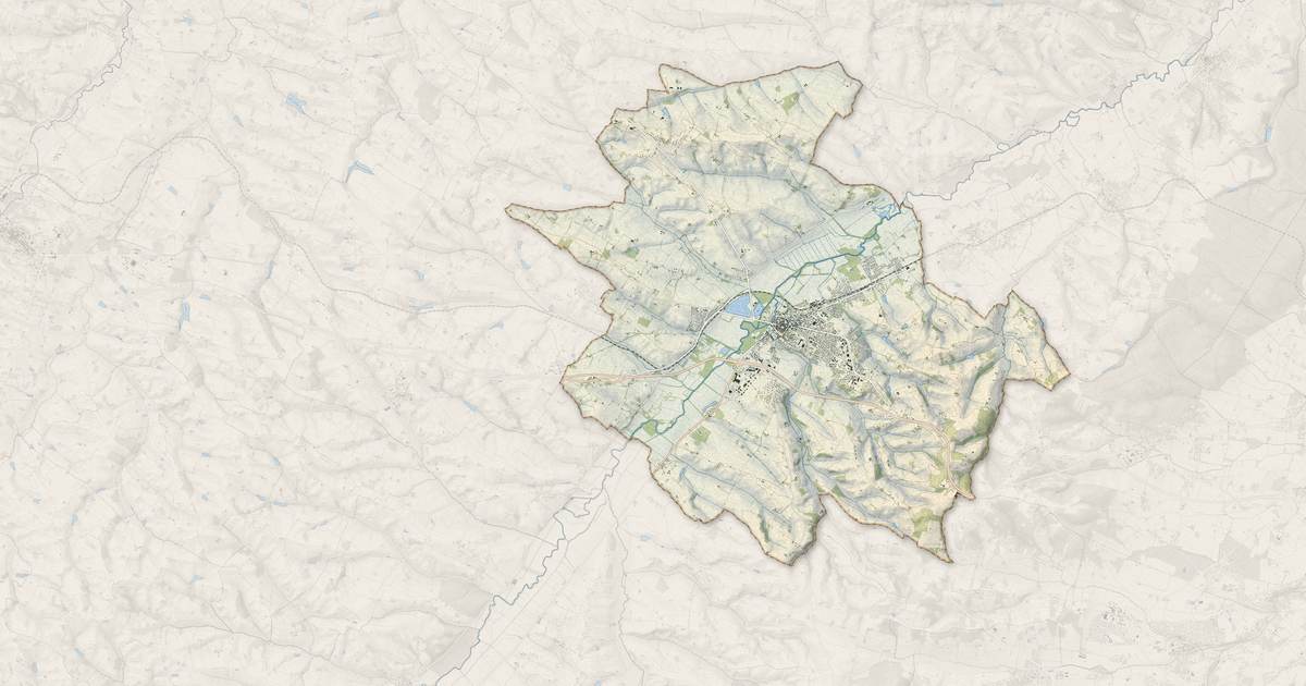 Portrait cartographique de L'Isle-Jourdain : relief, eau, forêts, bâti et voies, calculés à partir des données de l'IGN