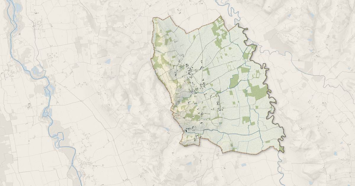 Portrait cartographique de Ladevèze-Rivière : relief, eau, forêts, bâti et voies, calculés à partir des données de l'IGN