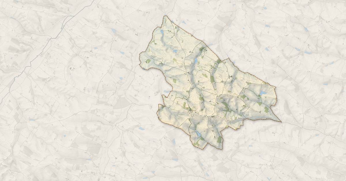 Portrait cartographique de Lahas : relief, eau, forêts, bâti et voies, calculés à partir des données de l'IGN