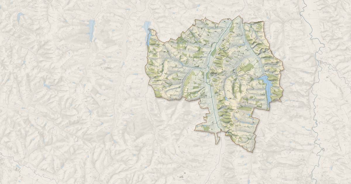 Portrait cartographique de Montesquiou : relief, eau, forêts, bâti et voies, calculés à partir des données de l'IGN