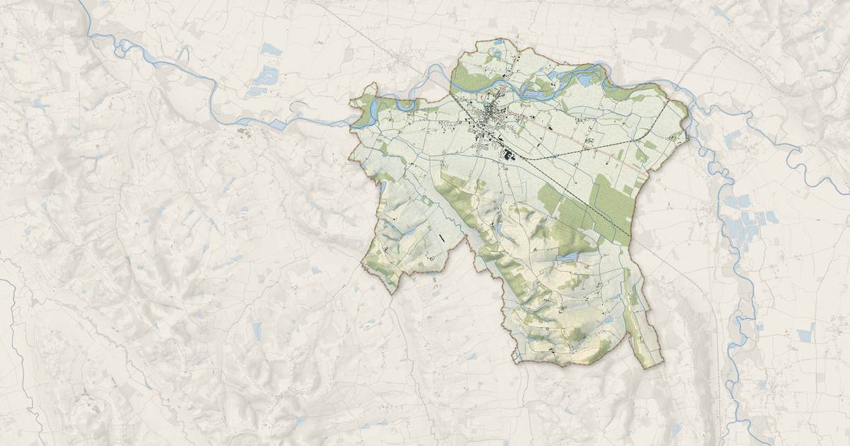 Portrait cartographique de Riscle : relief, eau, forêts, bâti et voies, calculés à partir des données de l'IGN
