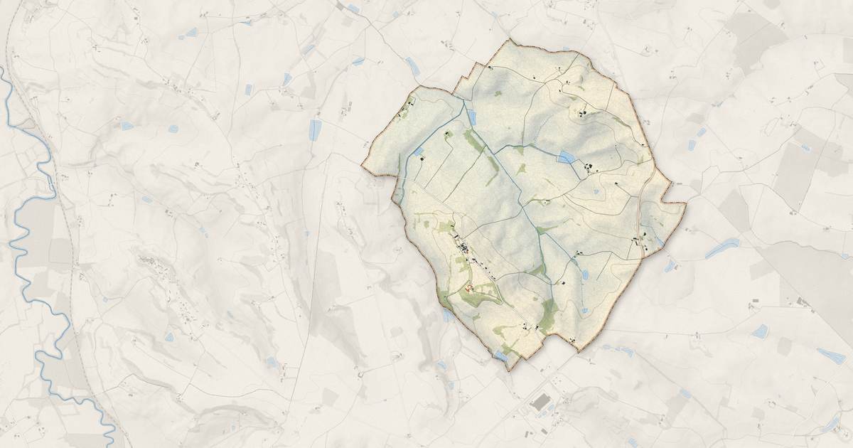 Portrait cartographique de Saint-Avit-Frandat : relief, eau, forêts, bâti et voies, calculés à partir des données de l'IGN
