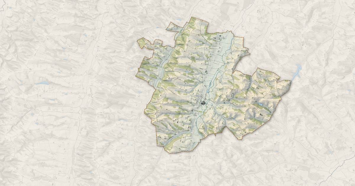 Portrait cartographique de Simorre : relief, eau, forêts, bâti et voies, calculés à partir des données de l'IGN