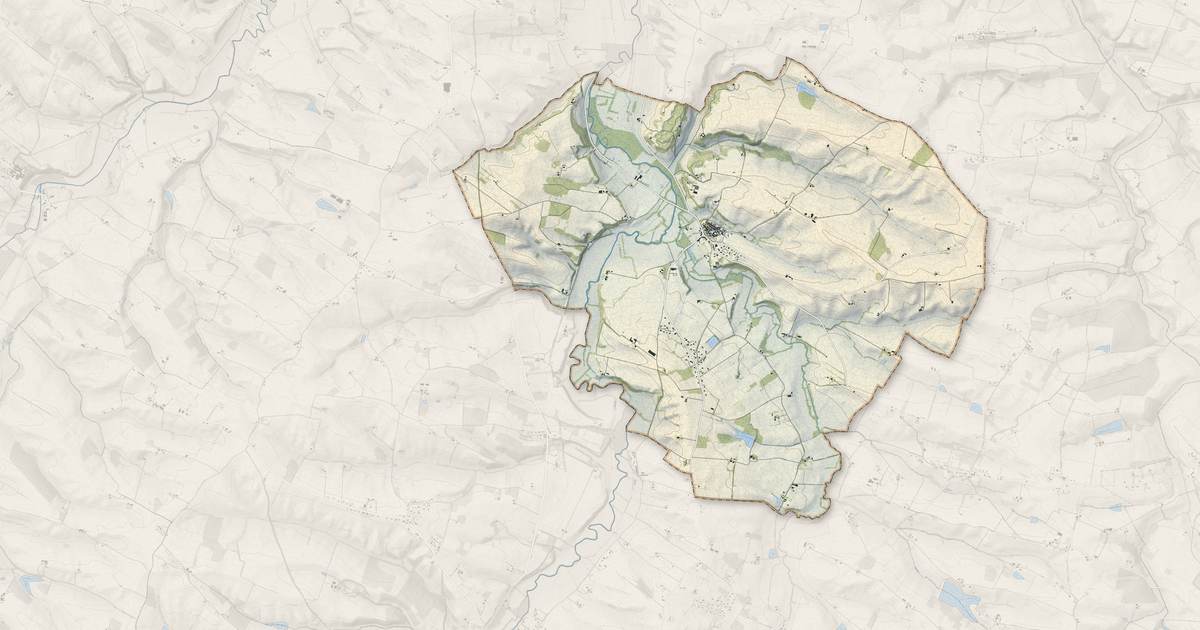 Portrait cartographique de Touget : relief, eau, forêts, bâti et voies, calculés à partir des données de l'IGN
