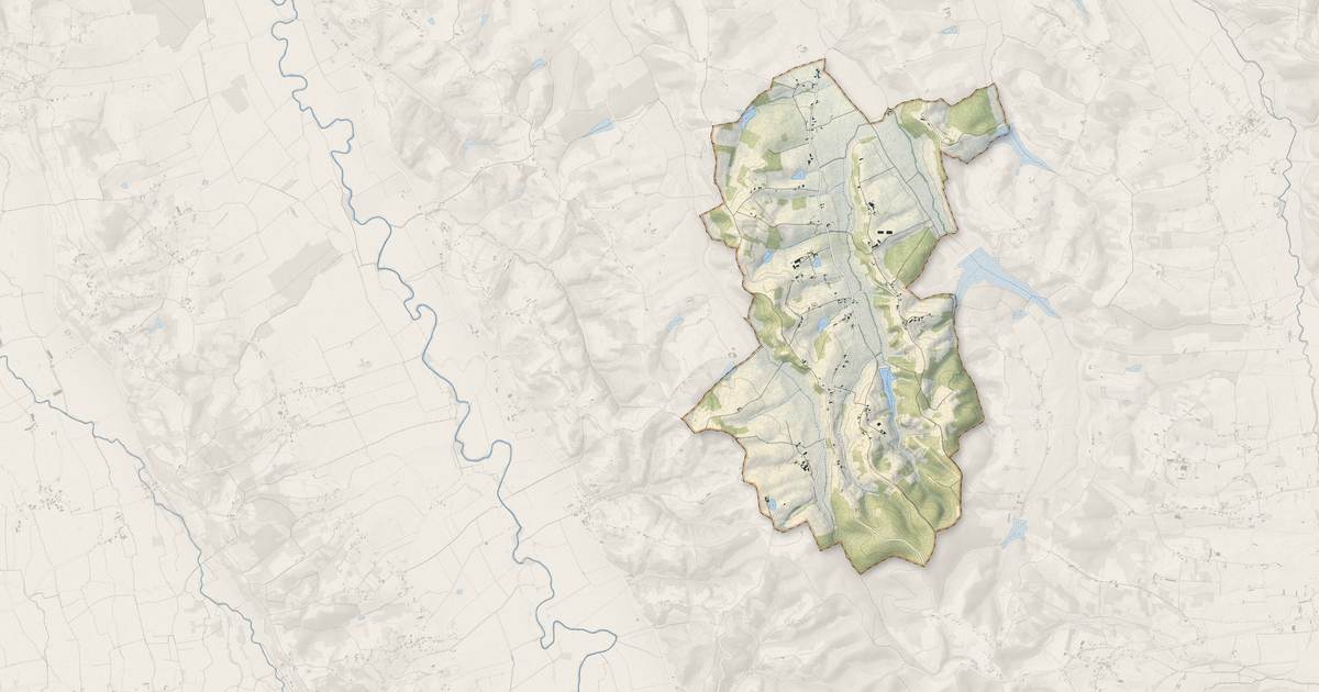 Portrait cartographique de Troncens : relief, eau, forêts, bâti et voies, calculés à partir des données de l'IGN