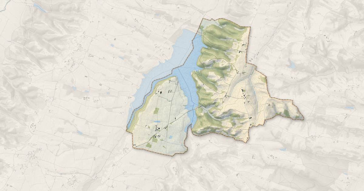 Portrait cartographique de Aussos : relief, eau, forêts, bâti et voies, calculés à partir des données de l'IGN