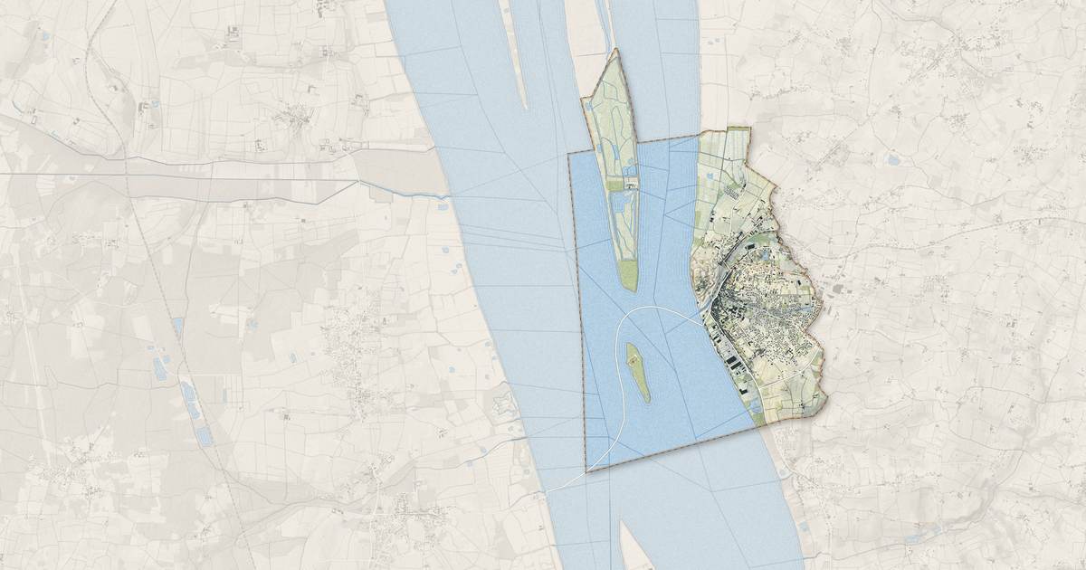Portrait cartographique de Blaye : relief, eau, forêts, bâti et voies, calculés à partir des données de l'IGN