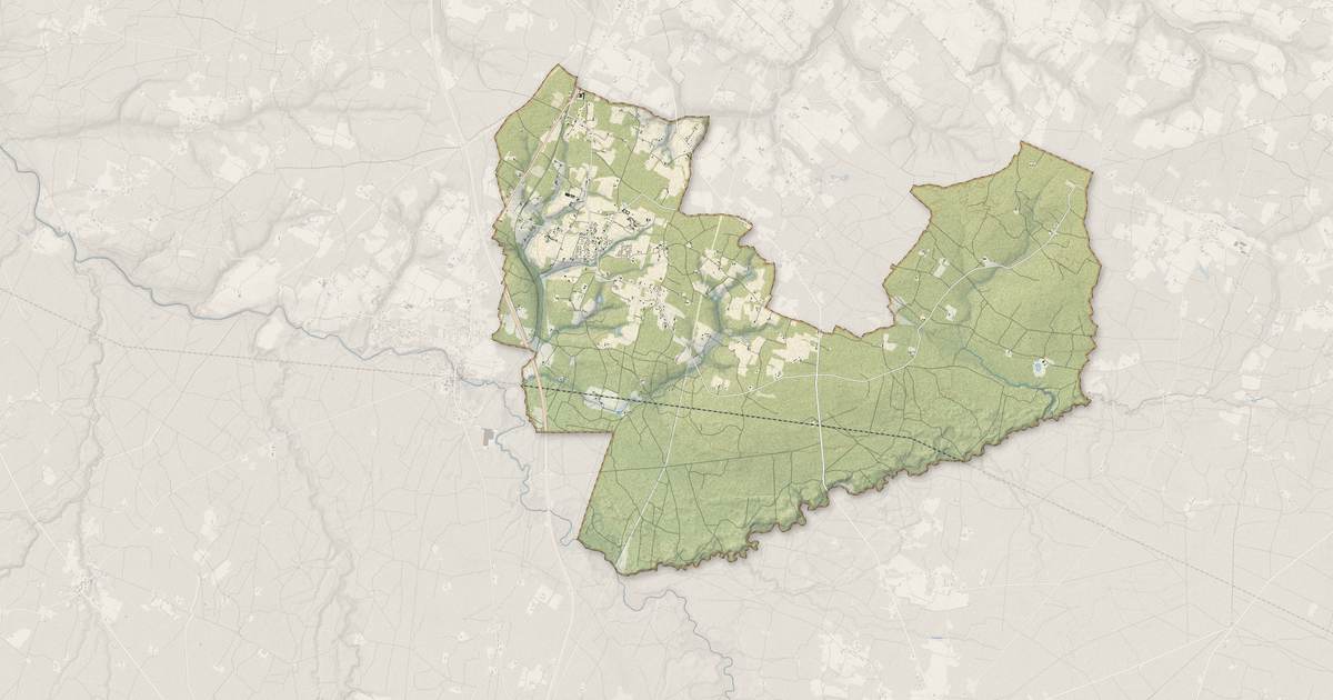 Portrait cartographique de Cudos : relief, eau, forêts, bâti et voies, calculés à partir des données de l'IGN