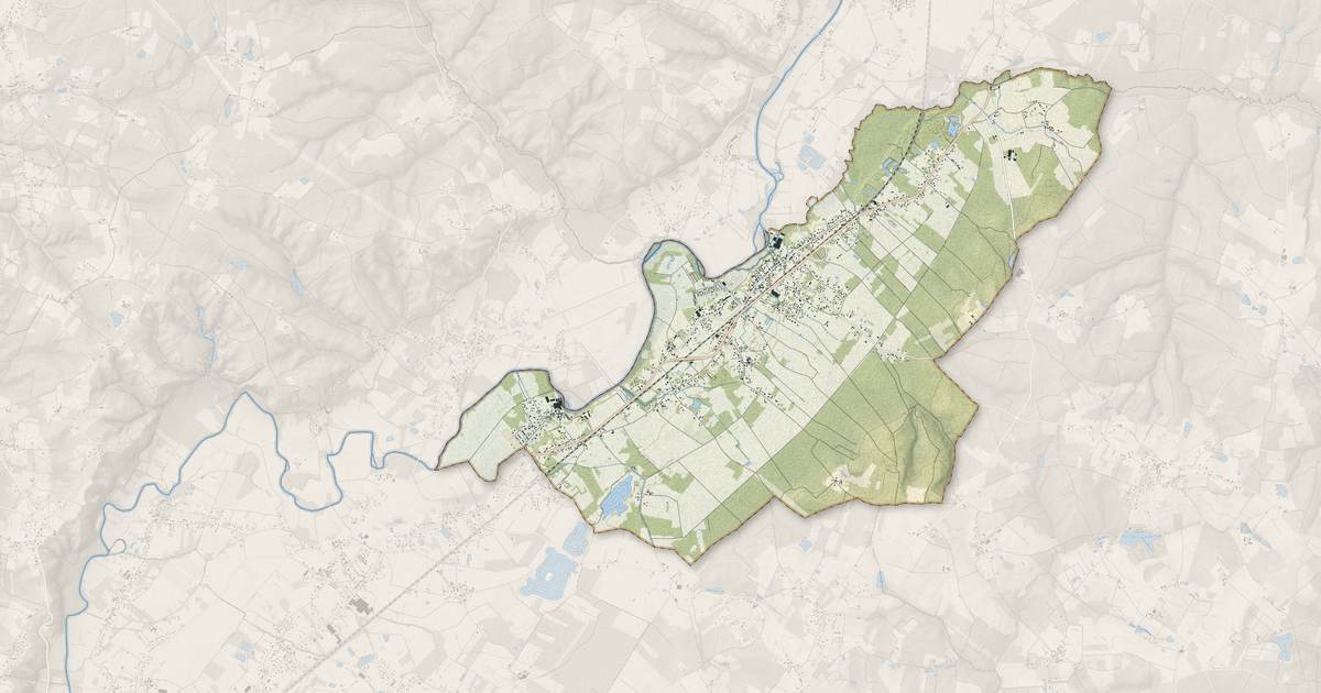 Portrait cartographique de Les Églisottes-et-Chalaures : relief, eau, forêts, bâti et voies, calculés à partir des données de l'IGN