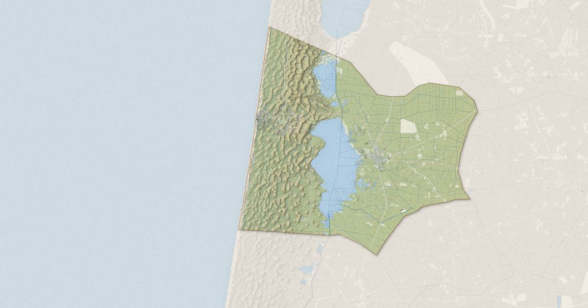Portrait cartographique de Lacanau : relief, eau, forêts, bâti et voies, calculés à partir des données de l'IGN