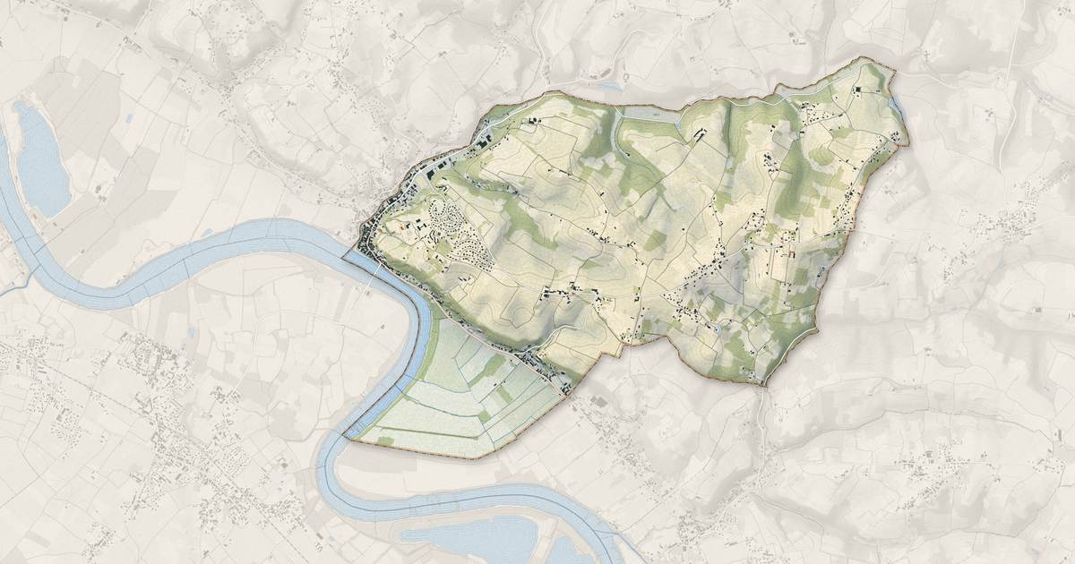 Portrait cartographique de Langoiran : relief, eau, forêts, bâti et voies, calculés à partir des données de l'IGN