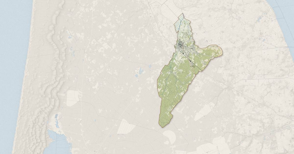 Portrait cartographique de Lesparre-Médoc : relief, eau, forêts, bâti et voies, calculés à partir des données de l'IGN
