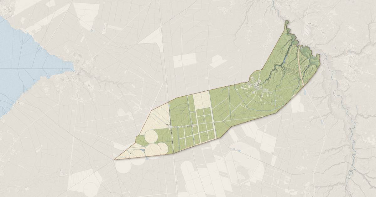 Portrait cartographique de Lugos : relief, eau, forêts, bâti et voies, calculés à partir des données de l'IGN