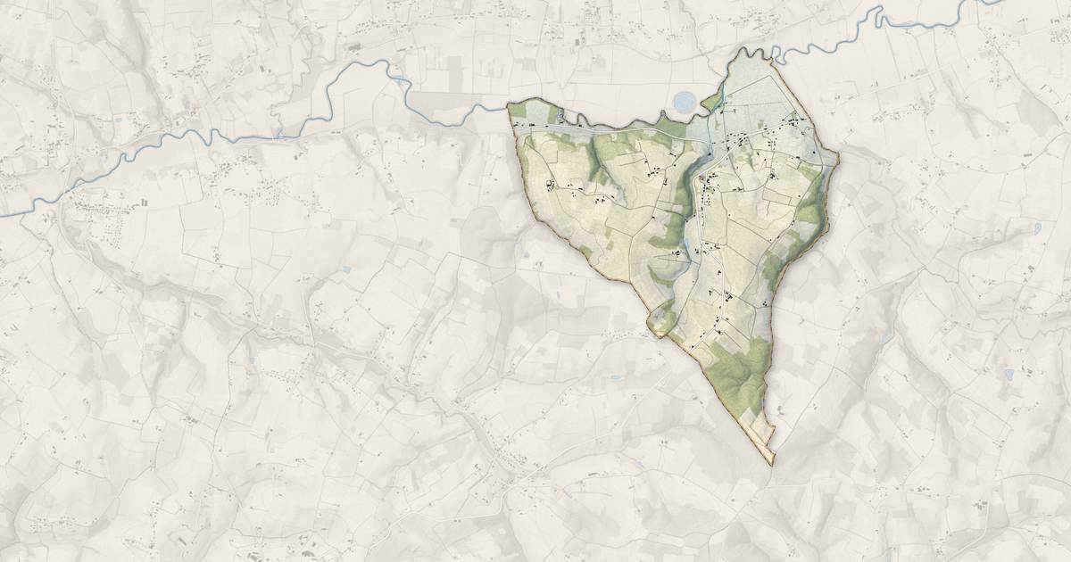 Portrait cartographique de Roquebrune : relief, eau, forêts, bâti et voies, calculés à partir des données de l'IGN