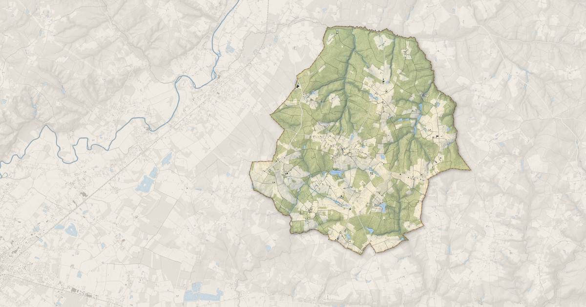 Portrait cartographique de Saint-Christophe-de-Double : relief, eau, forêts, bâti et voies, calculés à partir des données de l'IGN