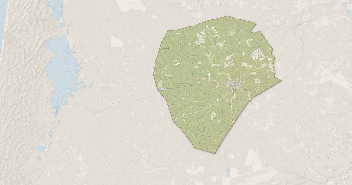 Portrait cartographique de Sainte-Hélène : relief, eau, forêts, bâti et voies, calculés à partir des données de l'IGN