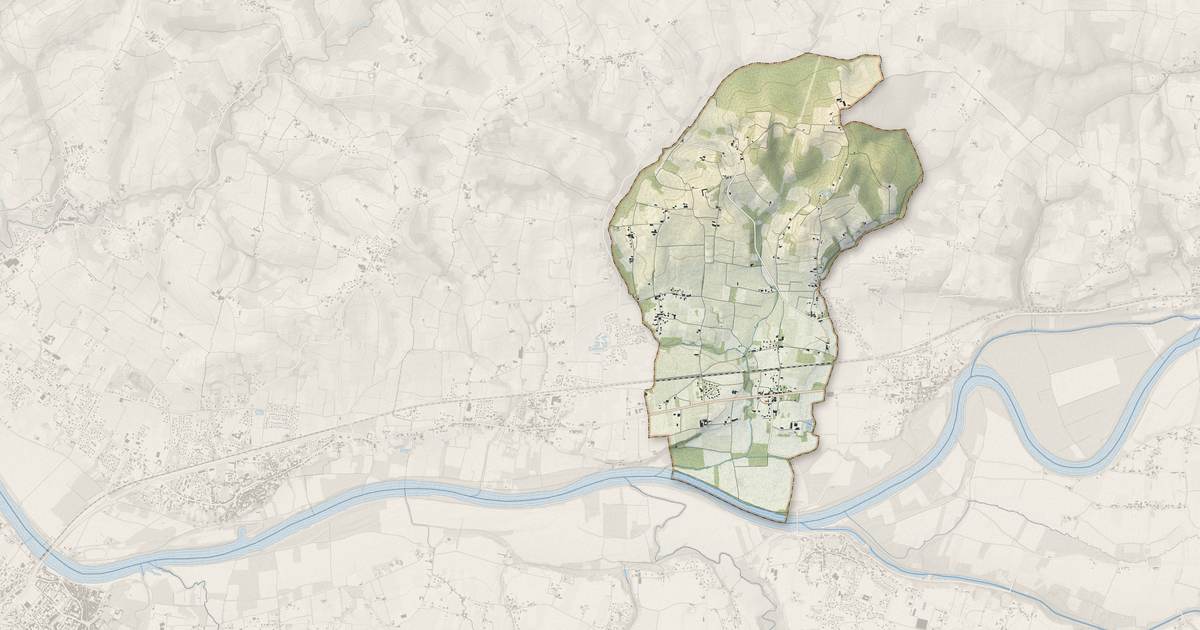 Portrait cartographique de Saint-Martin-de-Sescas : relief, eau, forêts, bâti et voies, calculés à partir des données de l'IGN