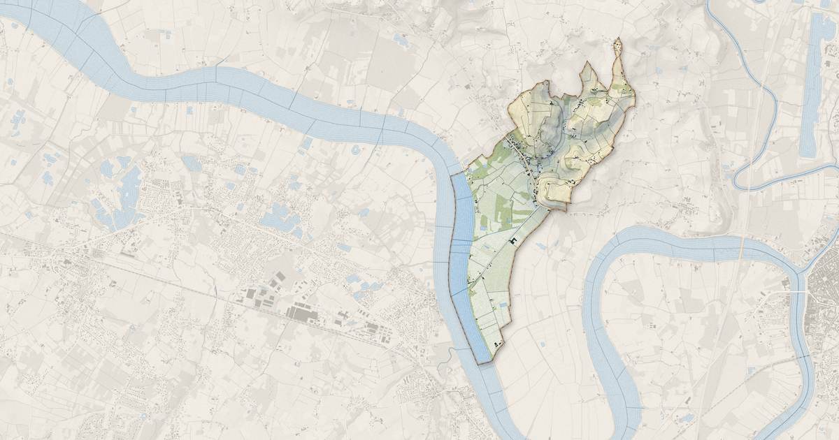 Portrait cartographique de Saint-Michel-de-Fronsac : relief, eau, forêts, bâti et voies, calculés à partir des données de l'IGN