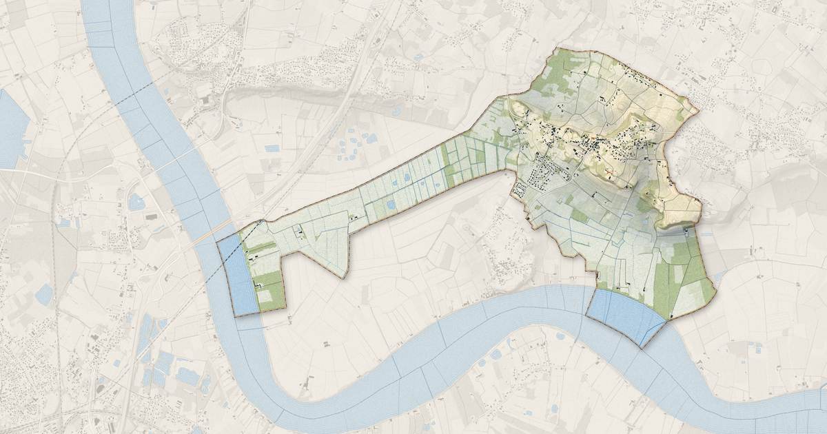 Portrait cartographique de Saint-Romain-la-Virvée : relief, eau, forêts, bâti et voies, calculés à partir des données de l'IGN