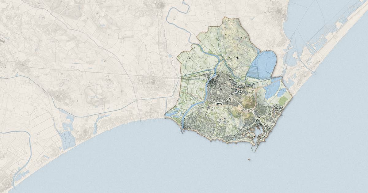 Portrait cartographique de Agde : relief, eau, forêts, bâti et voies, calculés à partir des données de l'IGN