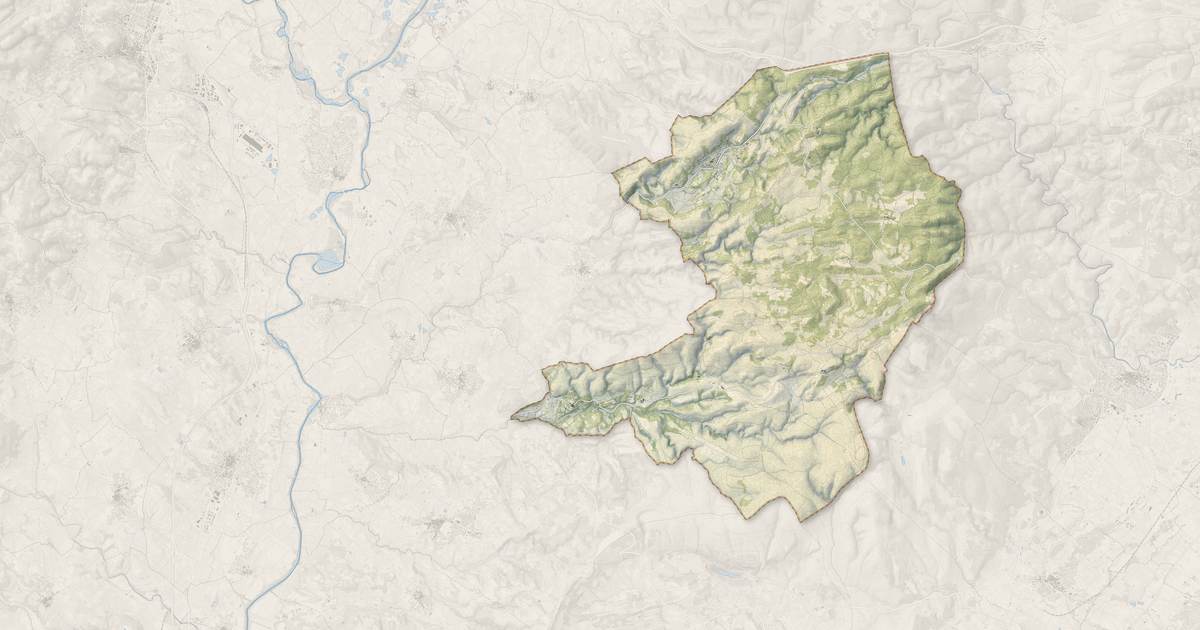 Portrait cartographique de Aumelas : relief, eau, forêts, bâti et voies, calculés à partir des données de l'IGN