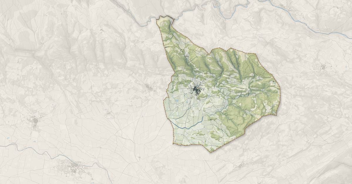 Portrait cartographique de Azillanet : relief, eau, forêts, bâti et voies, calculés à partir des données de l'IGN