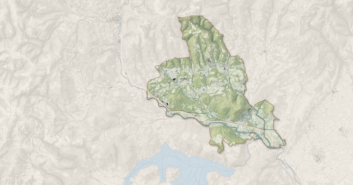 Portrait cartographique de Le Bosc : relief, eau, forêts, bâti et voies, calculés à partir des données de l'IGN