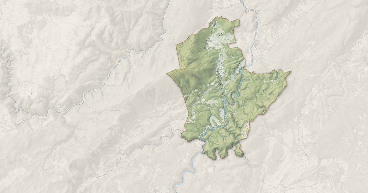 Portrait cartographique de Brissac : relief, eau, forêts, bâti et voies, calculés à partir des données de l'IGN