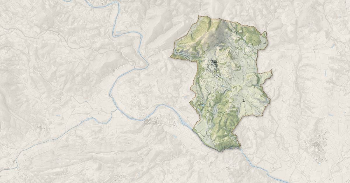 Portrait cartographique de Causses-et-Veyran : relief, eau, forêts, bâti et voies, calculés à partir des données de l'IGN