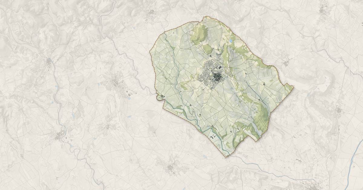 Portrait cartographique de Caux : relief, eau, forêts, bâti et voies, calculés à partir des données de l'IGN