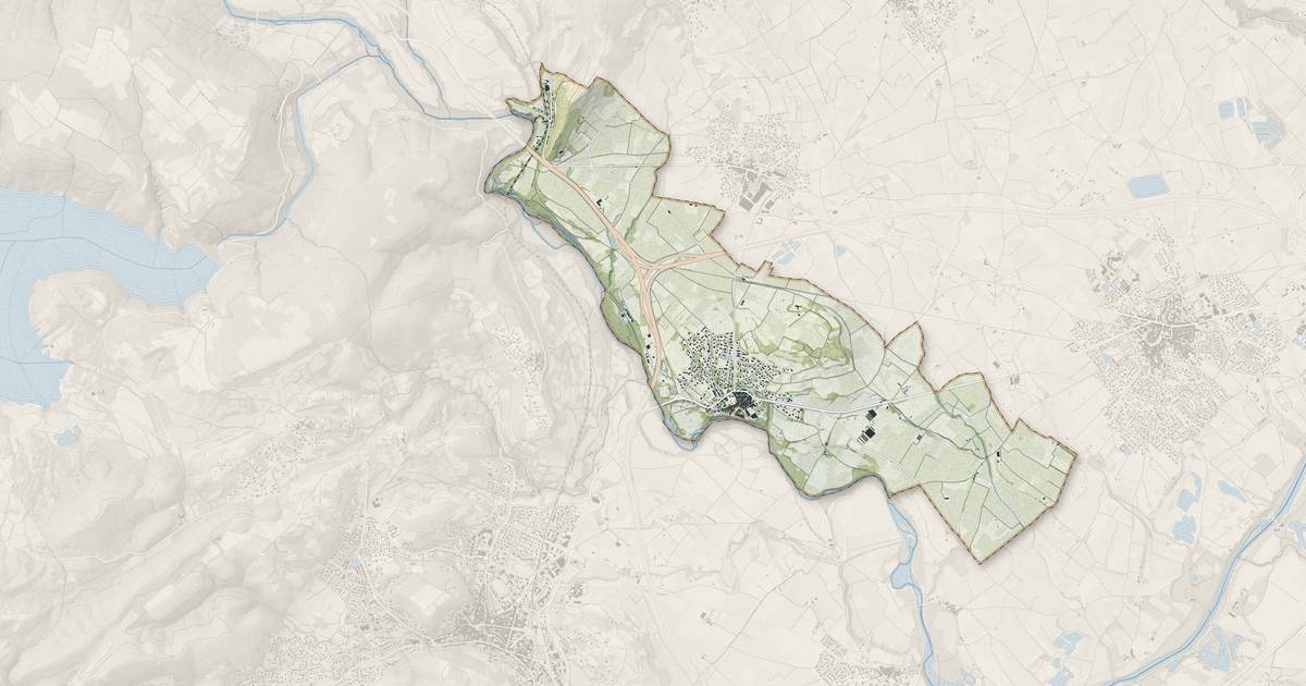 Portrait cartographique de Ceyras : relief, eau, forêts, bâti et voies, calculés à partir des données de l'IGN