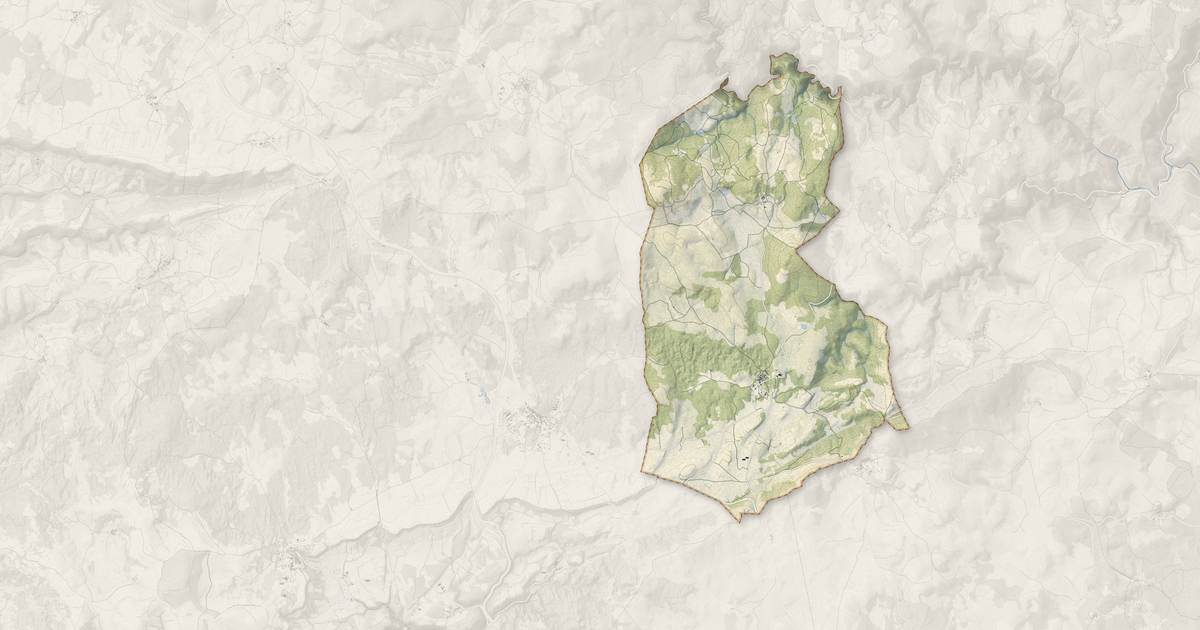 Portrait cartographique de Le Cros : relief, eau, forêts, bâti et voies, calculés à partir des données de l'IGN