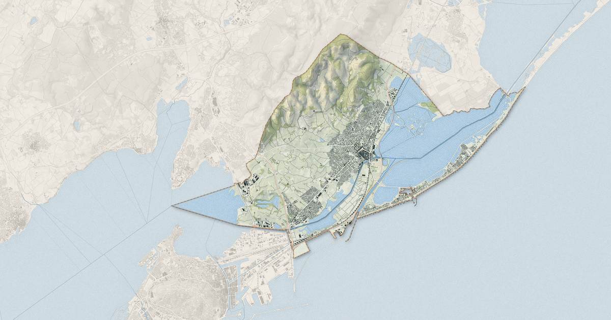 Portrait cartographique de Frontignan : relief, eau, forêts, bâti et voies, calculés à partir des données de l'IGN