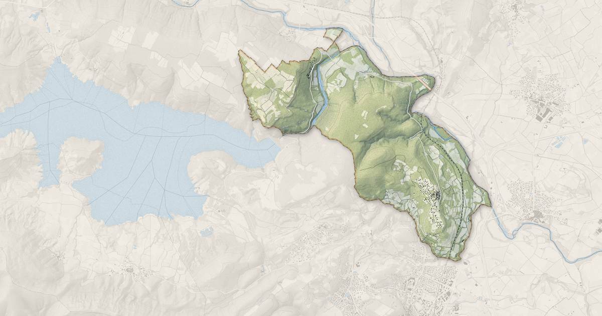 Portrait cartographique de Lacoste : relief, eau, forêts, bâti et voies, calculés à partir des données de l'IGN