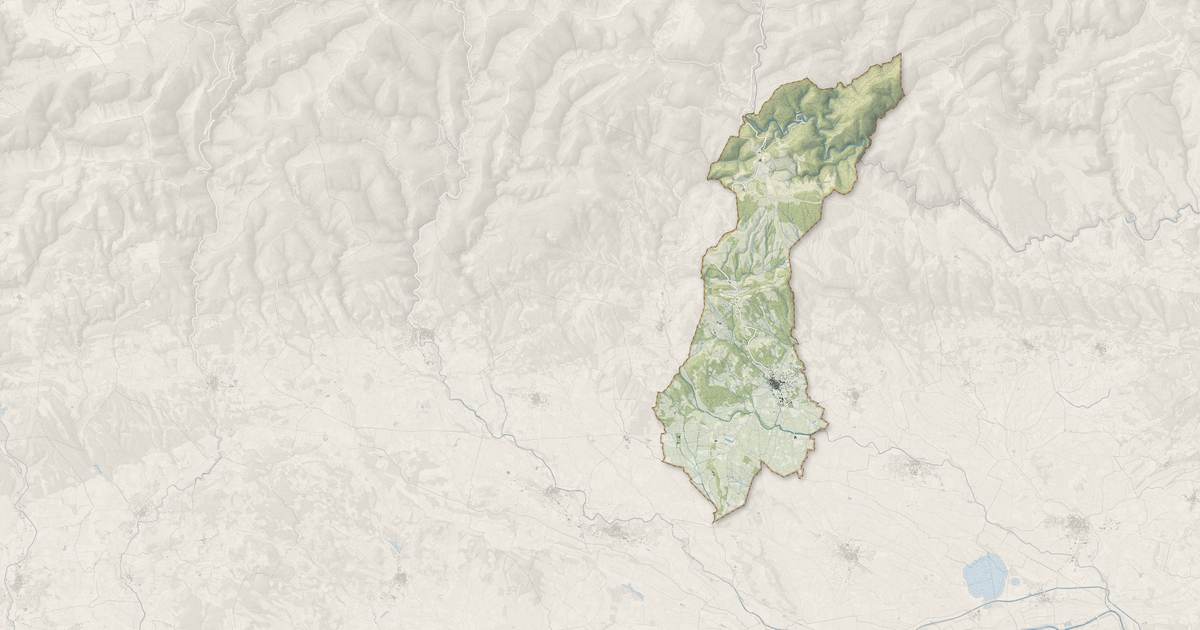 Portrait cartographique de La Livinière : relief, eau, forêts, bâti et voies, calculés à partir des données de l'IGN