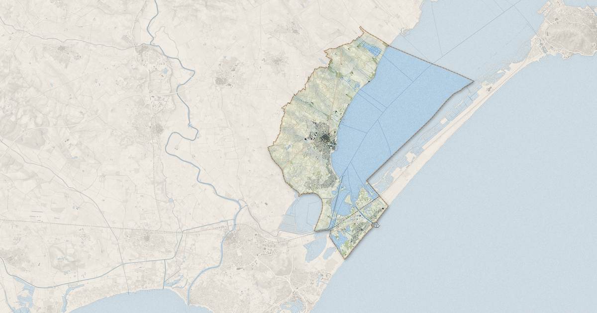 Portrait cartographique de Marseillan : relief, eau, forêts, bâti et voies, calculés à partir des données de l'IGN