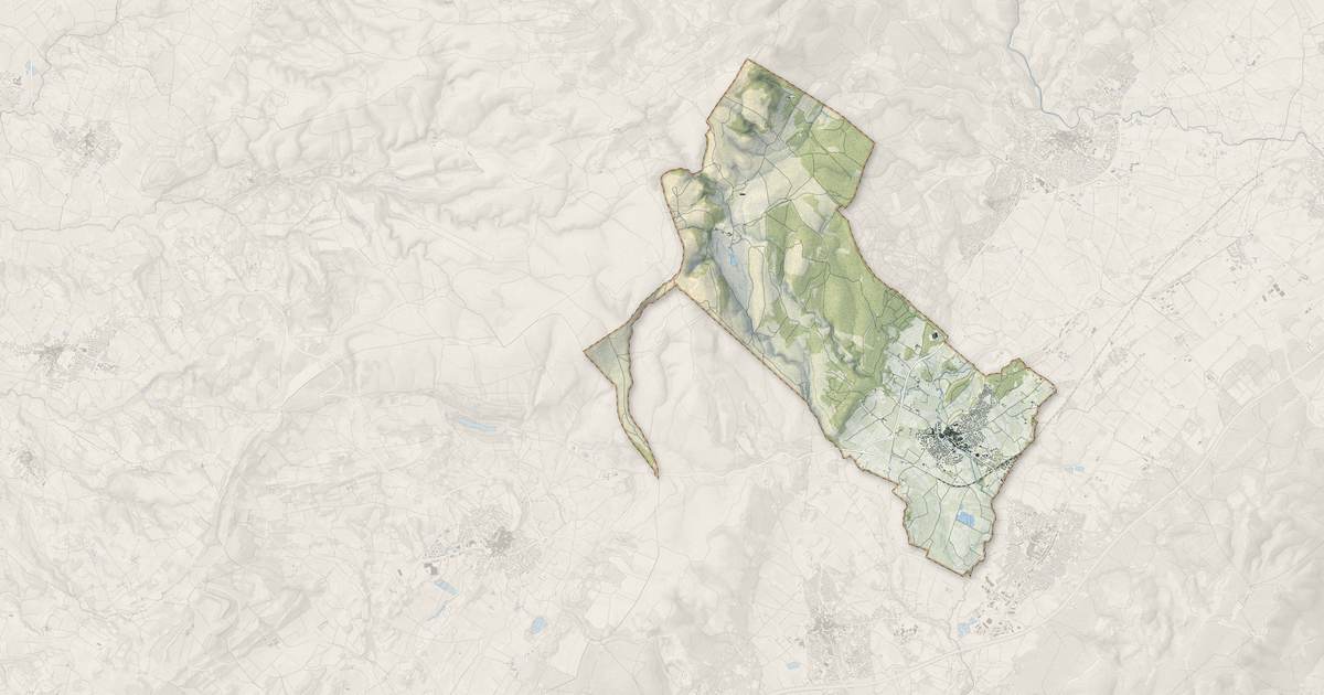 Portrait cartographique de Montbazin : relief, eau, forêts, bâti et voies, calculés à partir des données de l'IGN