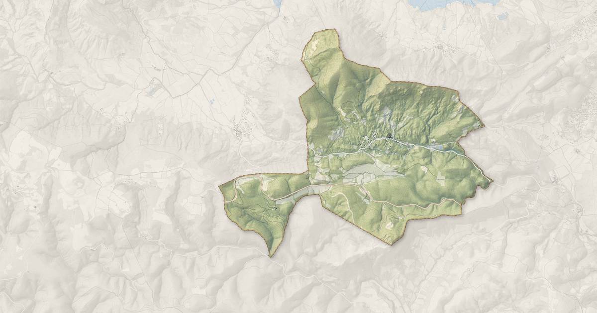 Portrait cartographique de Mourèze : relief, eau, forêts, bâti et voies, calculés à partir des données de l'IGN