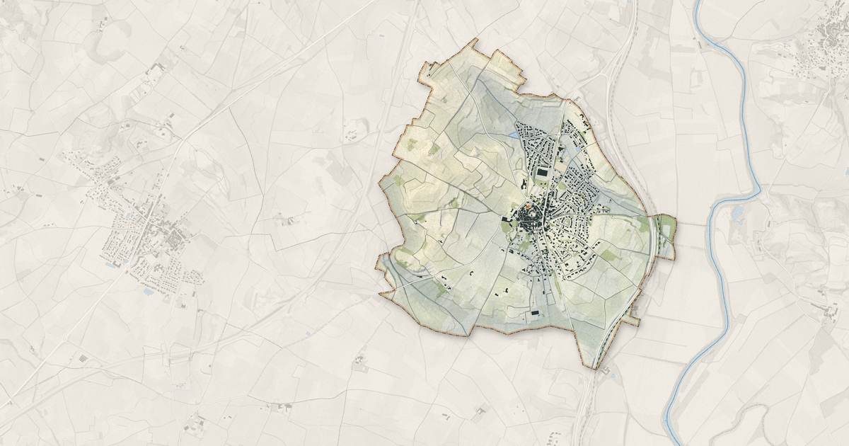 Portrait cartographique de Nézignan-l'Évêque : relief, eau, forêts, bâti et voies, calculés à partir des données de l'IGN