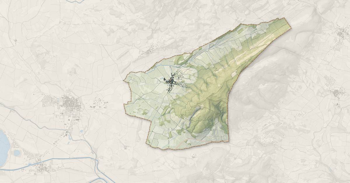 Portrait cartographique de Oupia : relief, eau, forêts, bâti et voies, calculés à partir des données de l'IGN